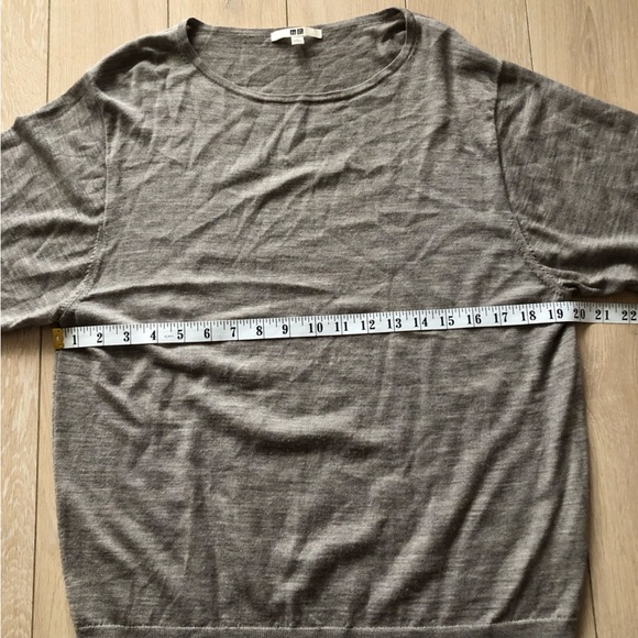 Uniqlo 100% Wool Light Sweater in Grey Size M - Picture 3 of 9